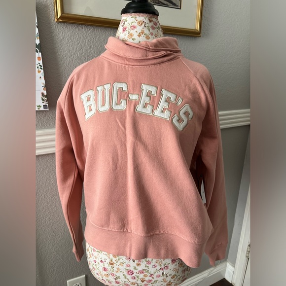 Buc-ees Sweater - Picture 1 of 3